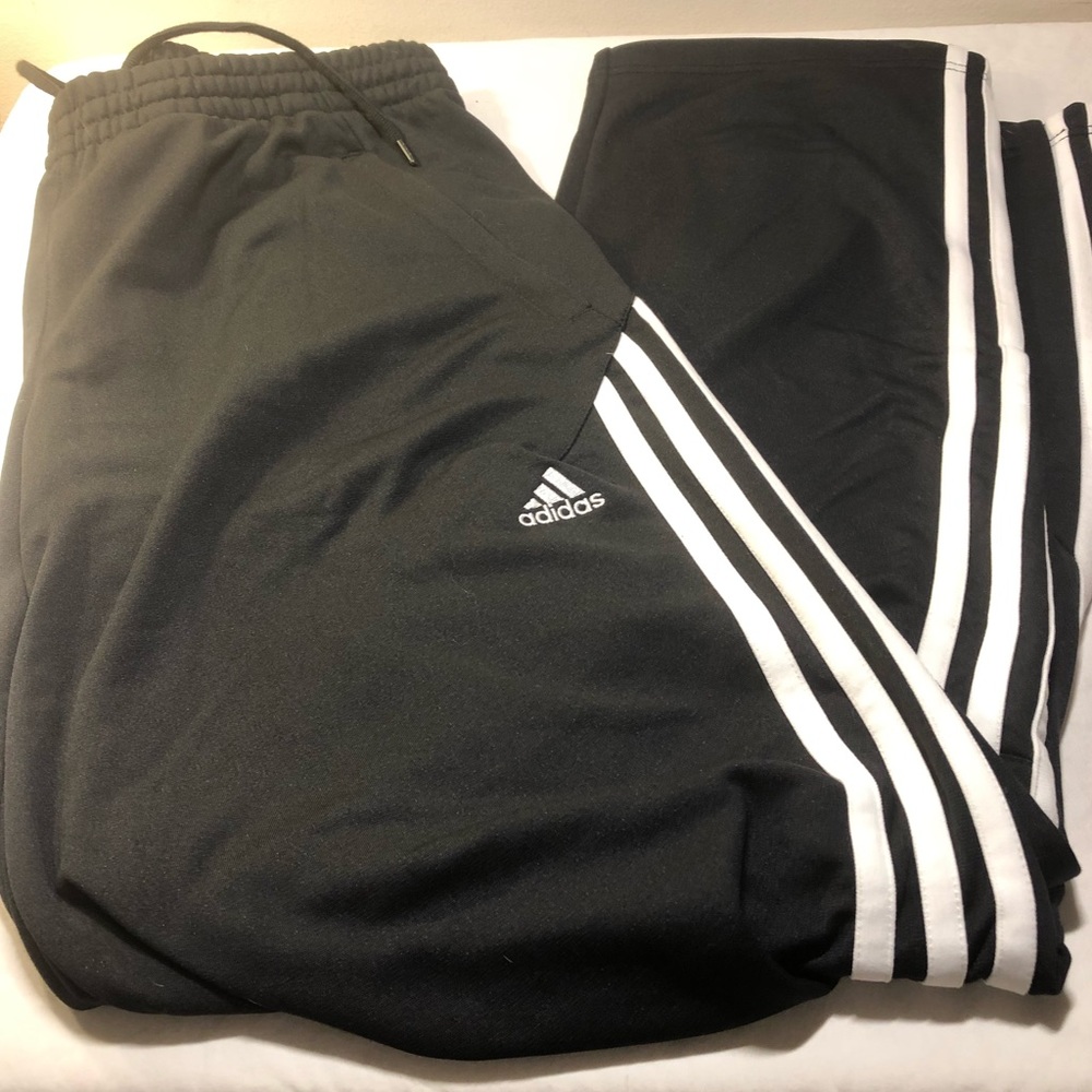 Adidas 3 Stripe Men’s M Pant, drawstring waist, zipper bottom and pockets